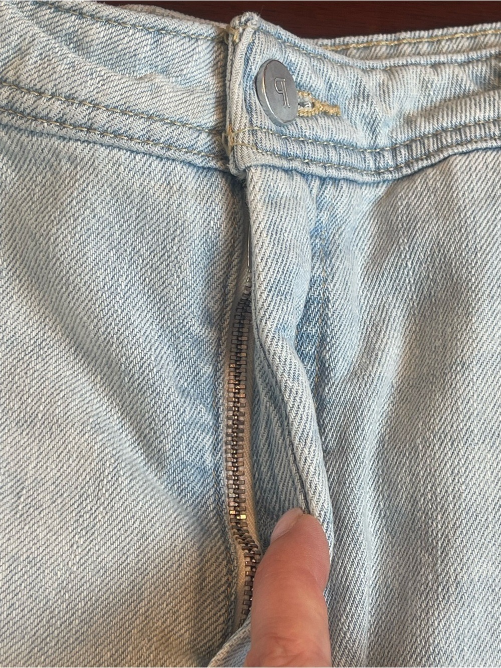 Pilcro Modern High-Waisted Baggy Barrel Jeans in Light Wash Denim Size 32 - Picture 10 of 12